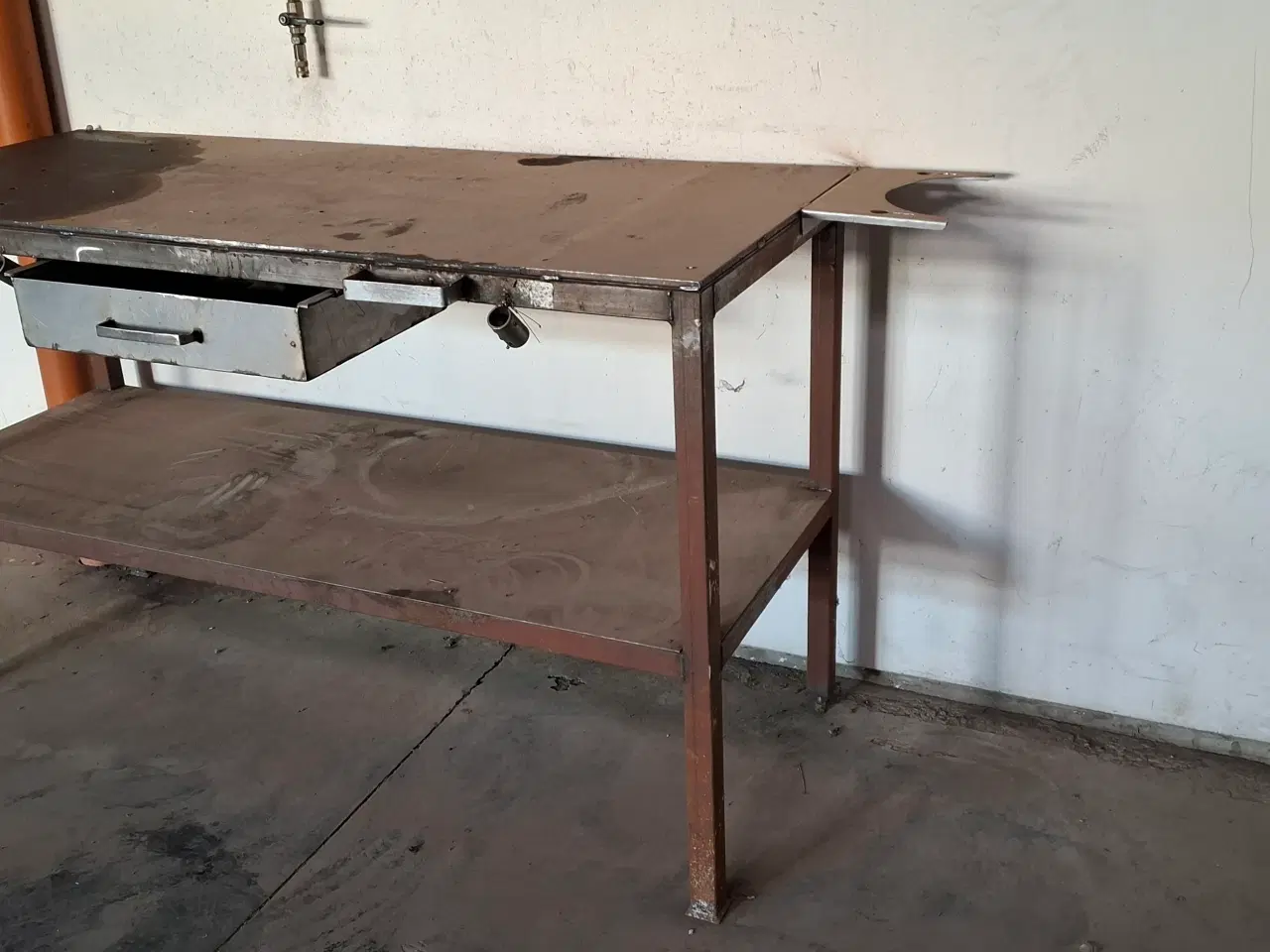 Billede 3 - Arbejdsbord med hylde