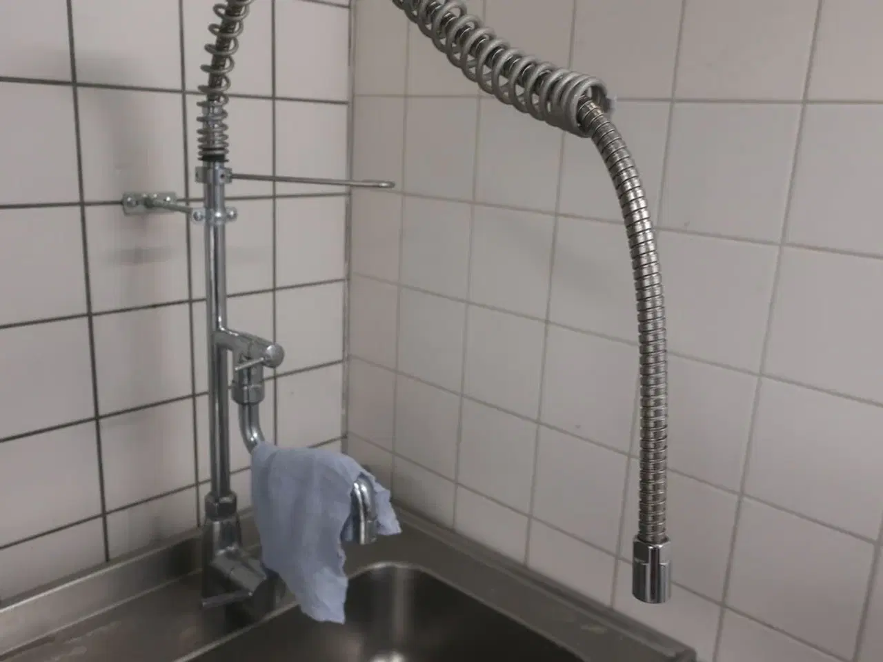 Billede 3 - Stålbord med vandhane