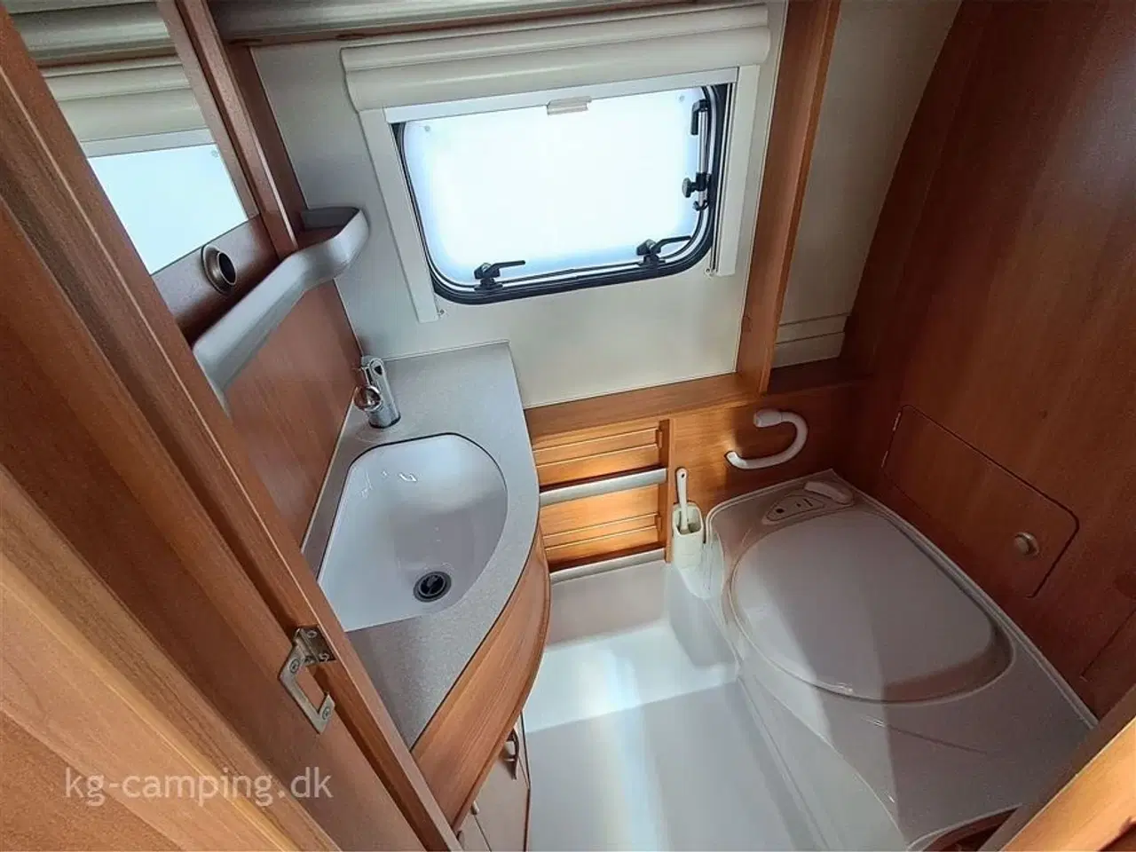 Billede 6 - 2021 - Hymer Touring Triton 420 GT   Super velholdt rejsevogn med TRUMA SX mover