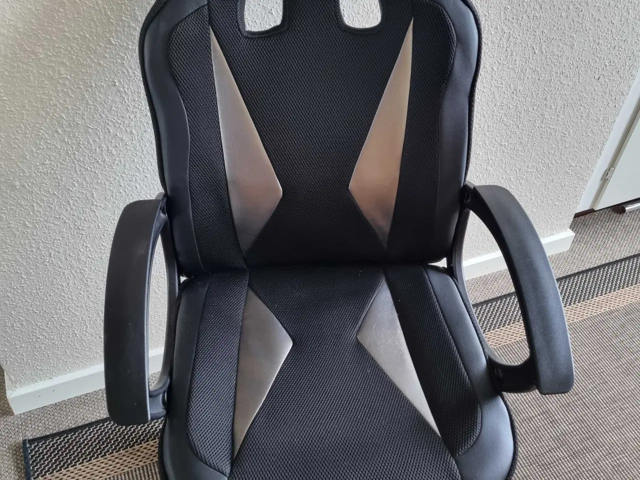 Billede 1 - Flot kontor/gamerstol 