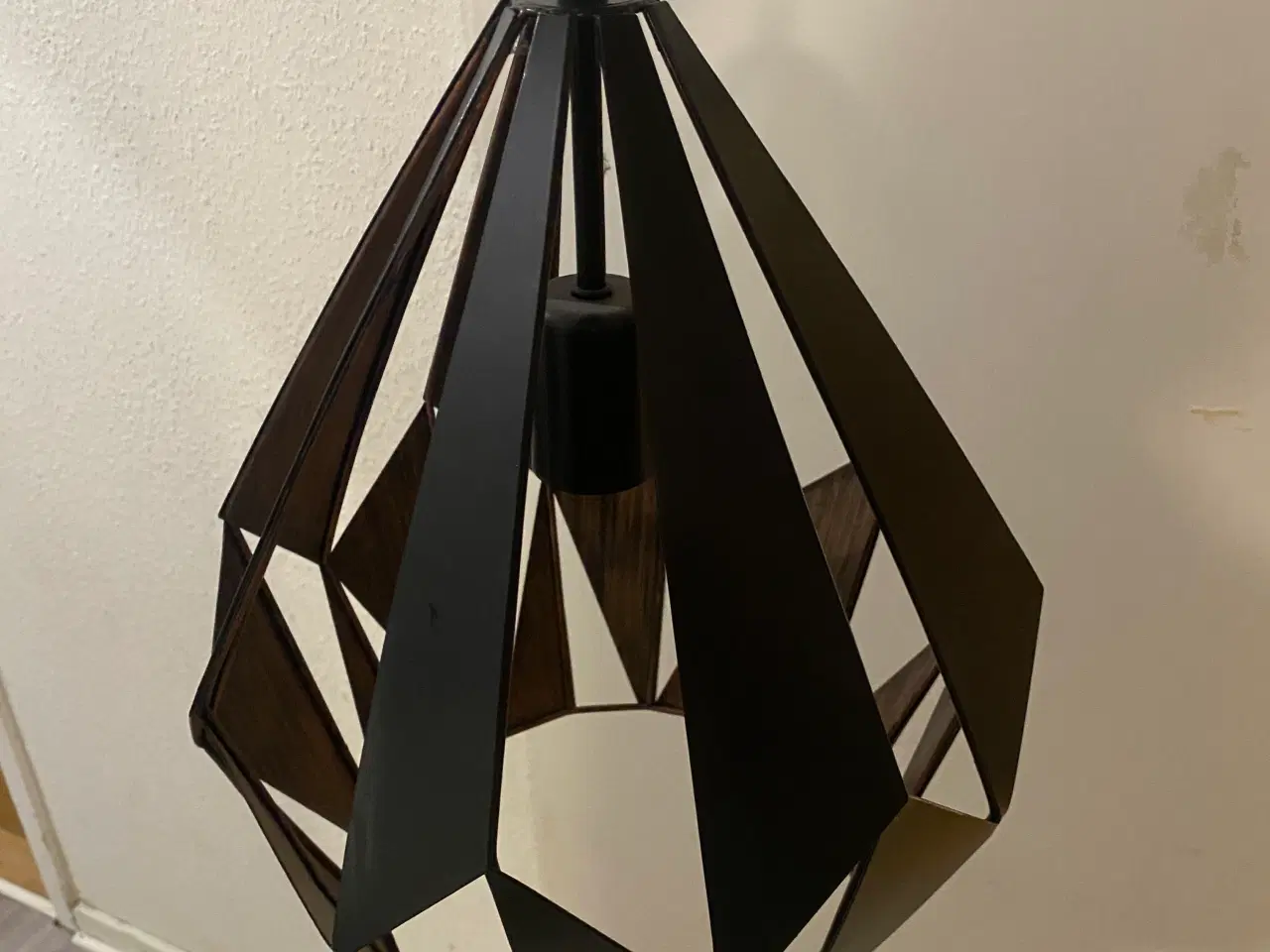 Billede 1 - EGLO pendel / loftlampe – sort metal, moderne desi