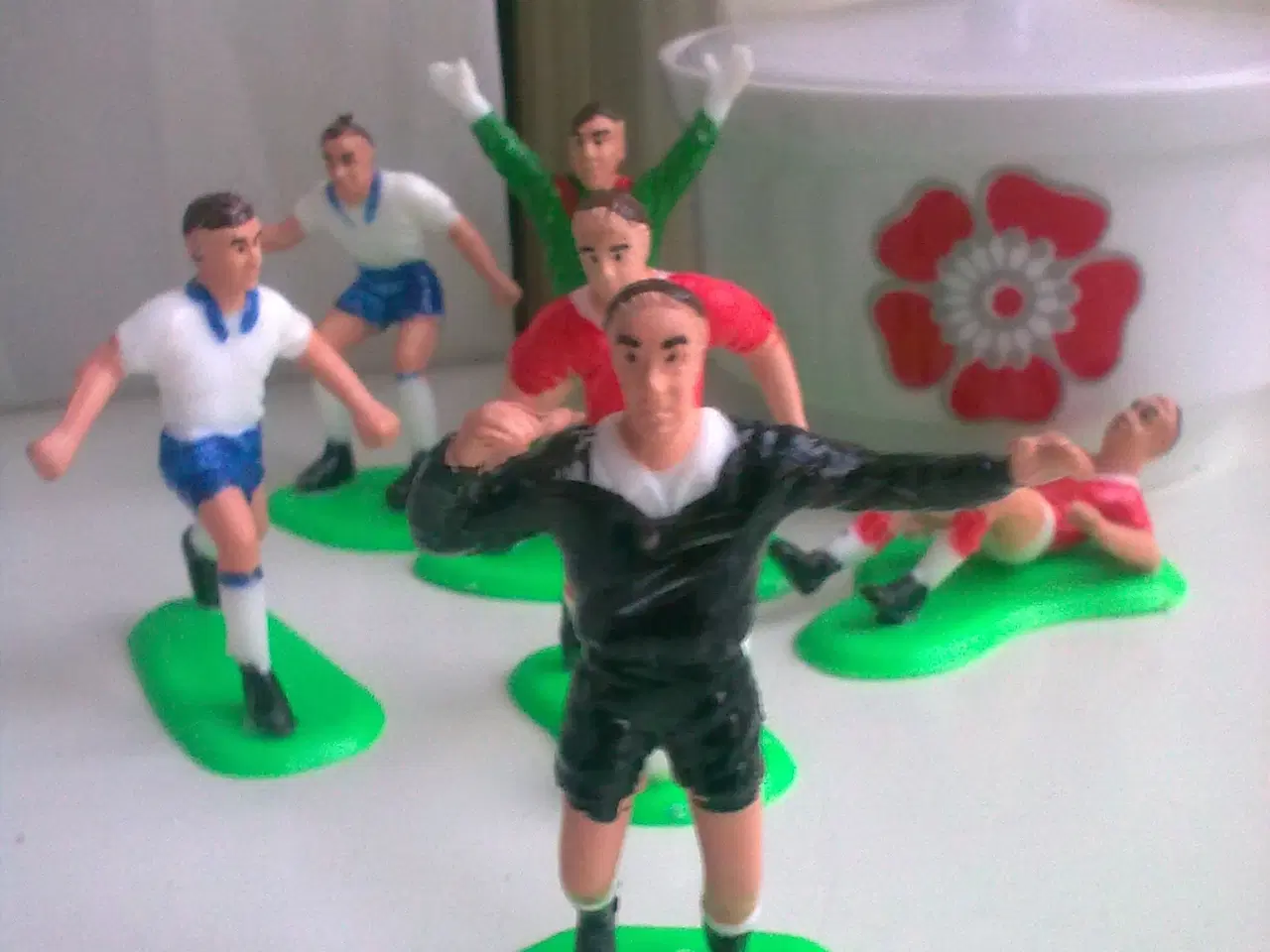 Billede 6 - Dansk metal kuffert Cirkus Summarum & fodbold kage