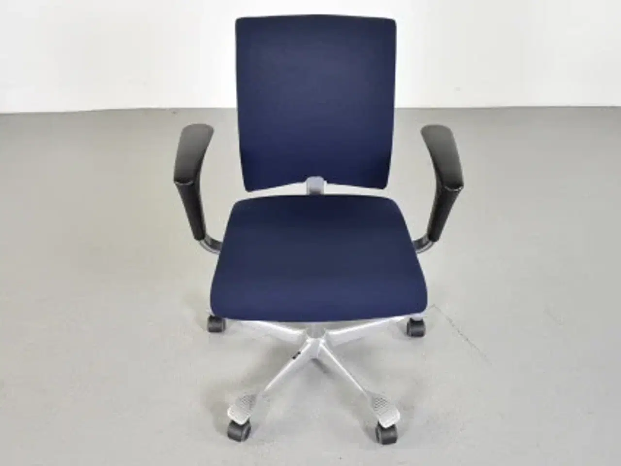 Billede 5 - Häg h04 4200 kontorstol med blåt polster, alugråt stel og armlæn