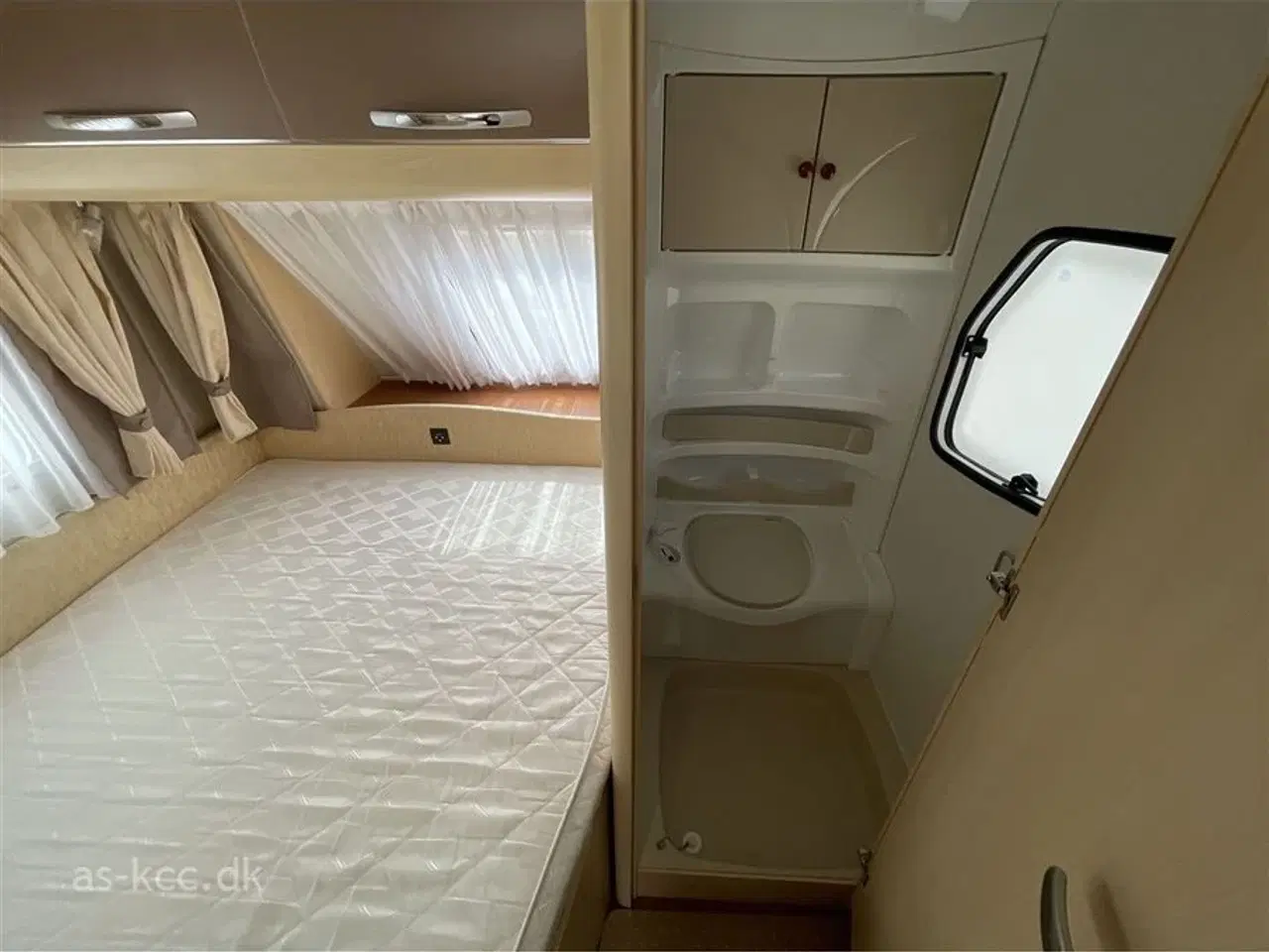 Billede 10 - 2010 - Hobby La Vita Bionda 460 UFe   Hobby La Vita Bionda 460 UFE årg. 2010 4 sovepladser, 5 siddepladser. Aircon, Mover, Isabella Capri fortelt.