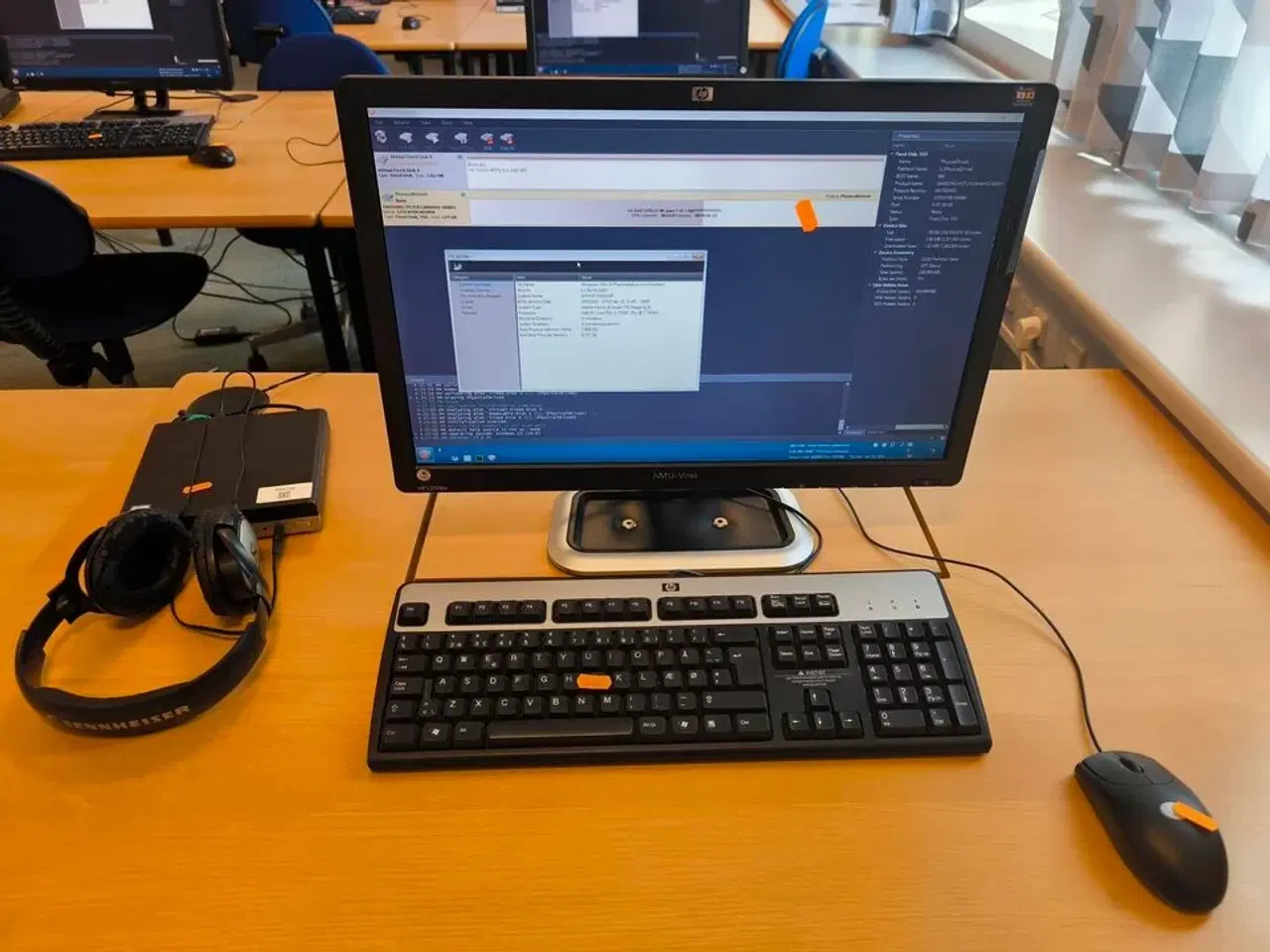 Billede 1 - Skærm 22" m. tastatur HP L2206w (PC medfølger ikke)