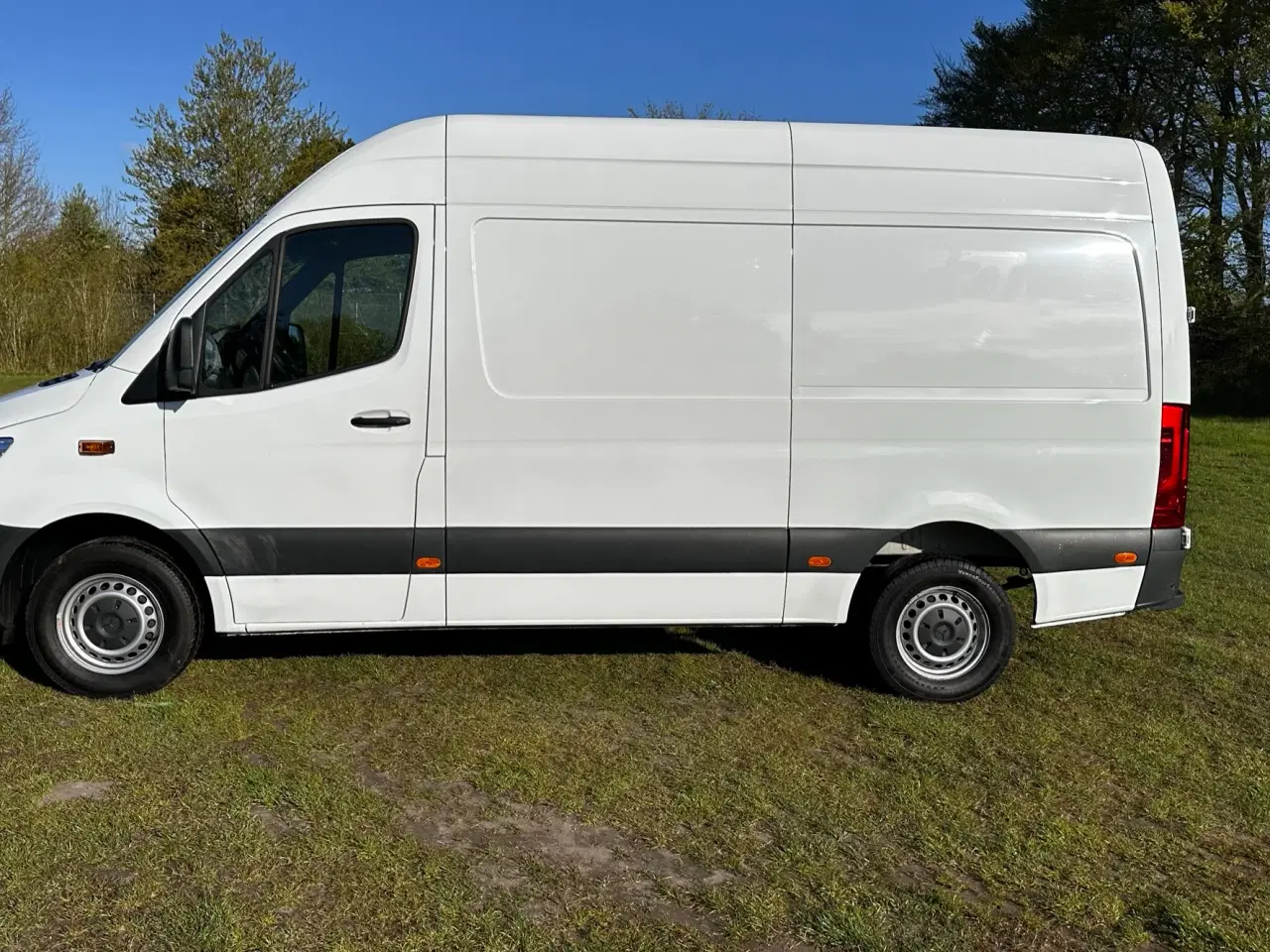 Billede 3 - Næsten ny Sprinter 317 CDI L2 H2 170 HK.