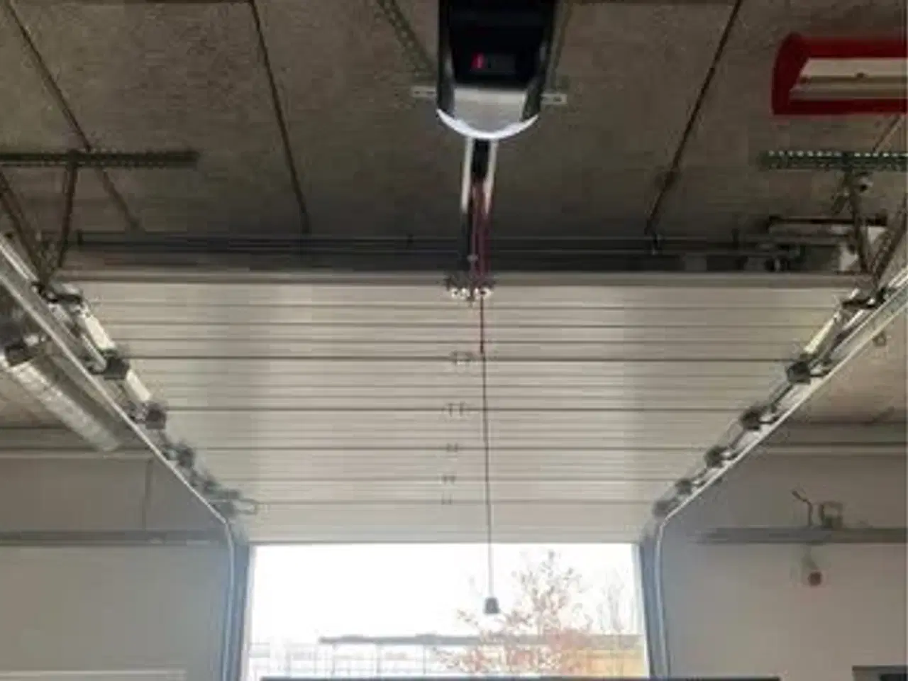 Billede 3 - Garageport til salg – inkl. fjernbetjening