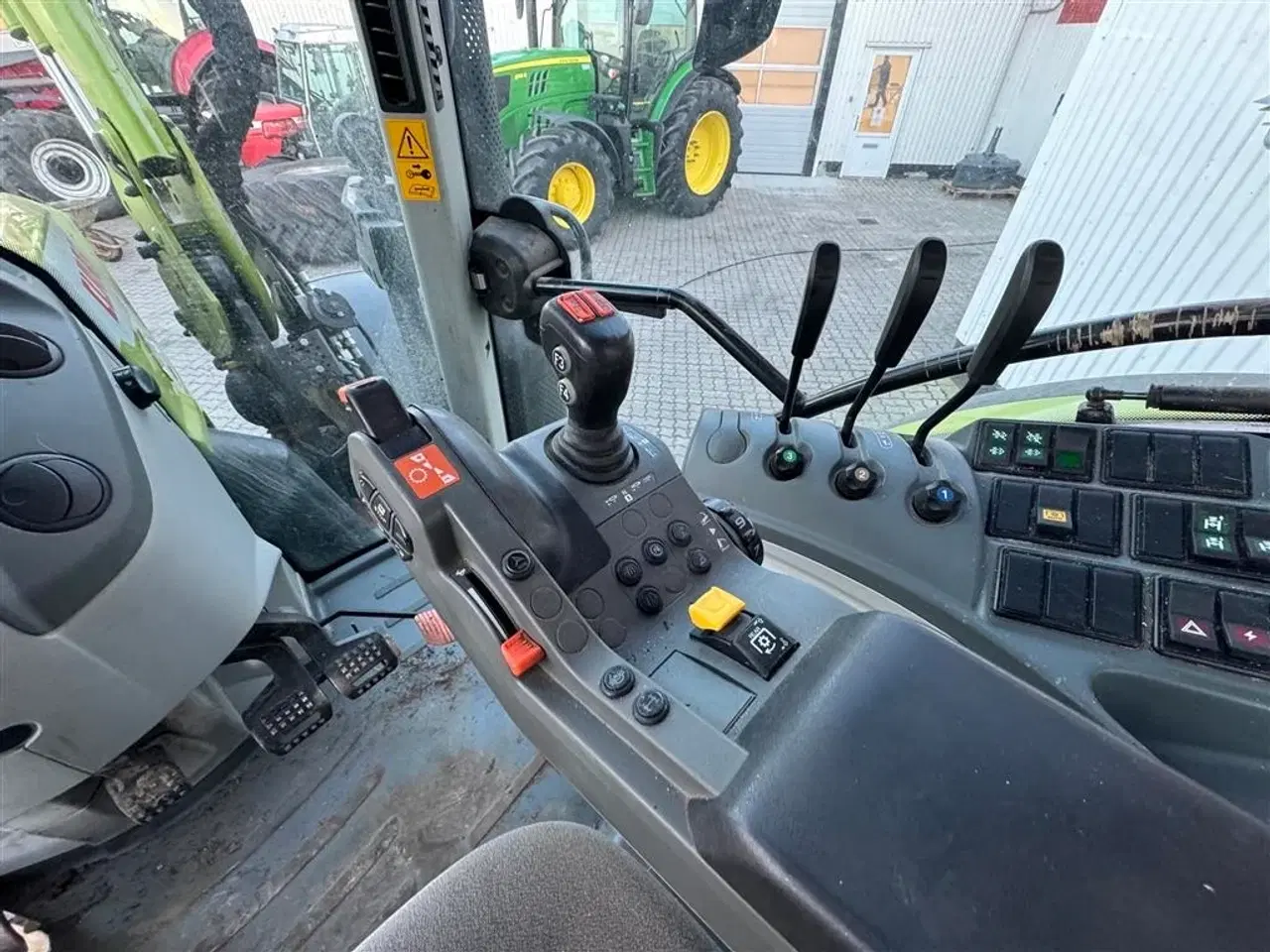 Billede 12 - CLAAS ARION 650 KUN 4600 TIMER OG FULD AFFJEDRING!