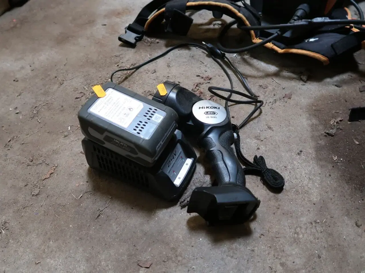 Billede 1 - Arbejdslampe samt batteri og lader HIKOKOI