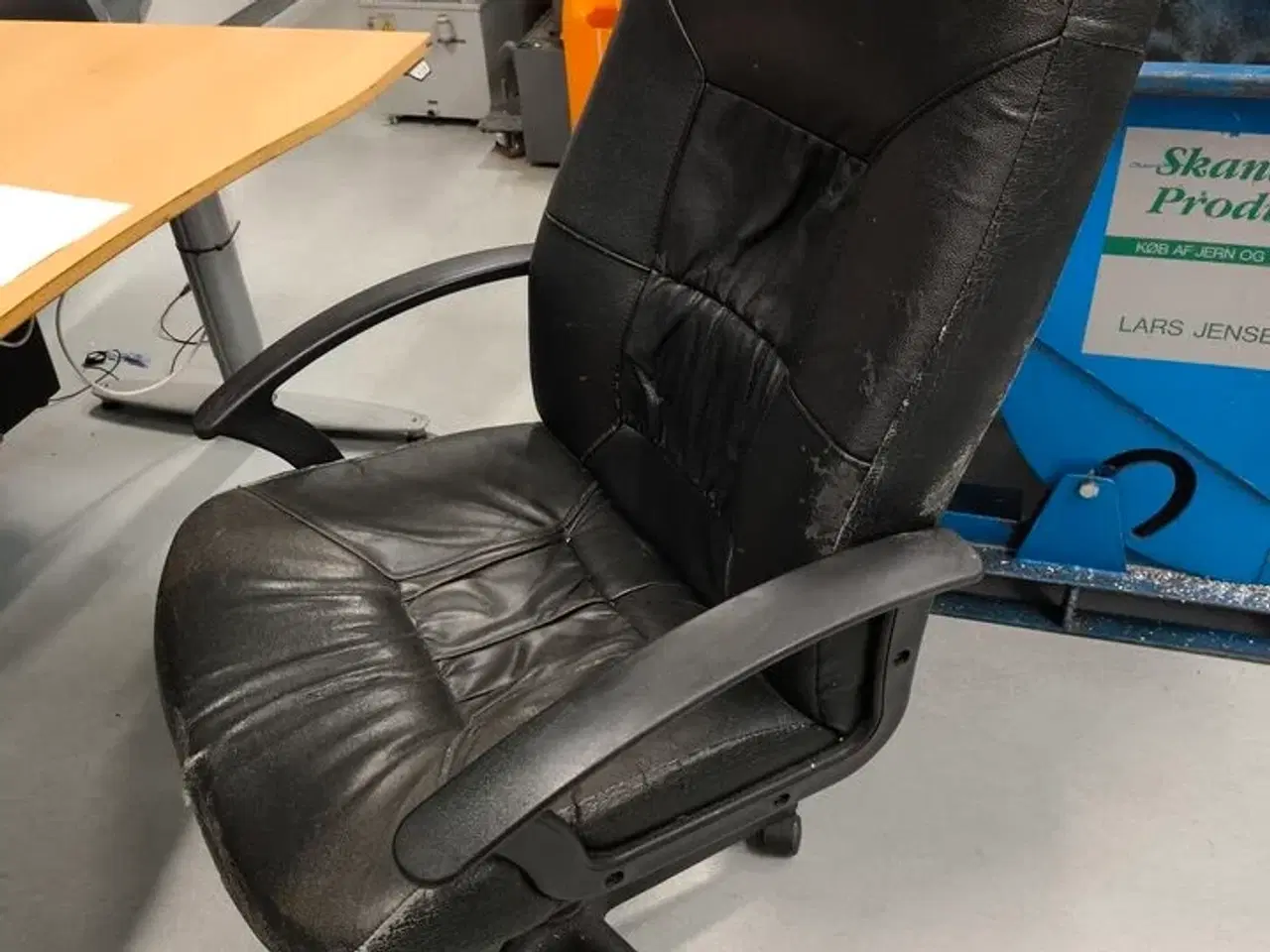Billede 2 - Skrivebord inkl. indhold