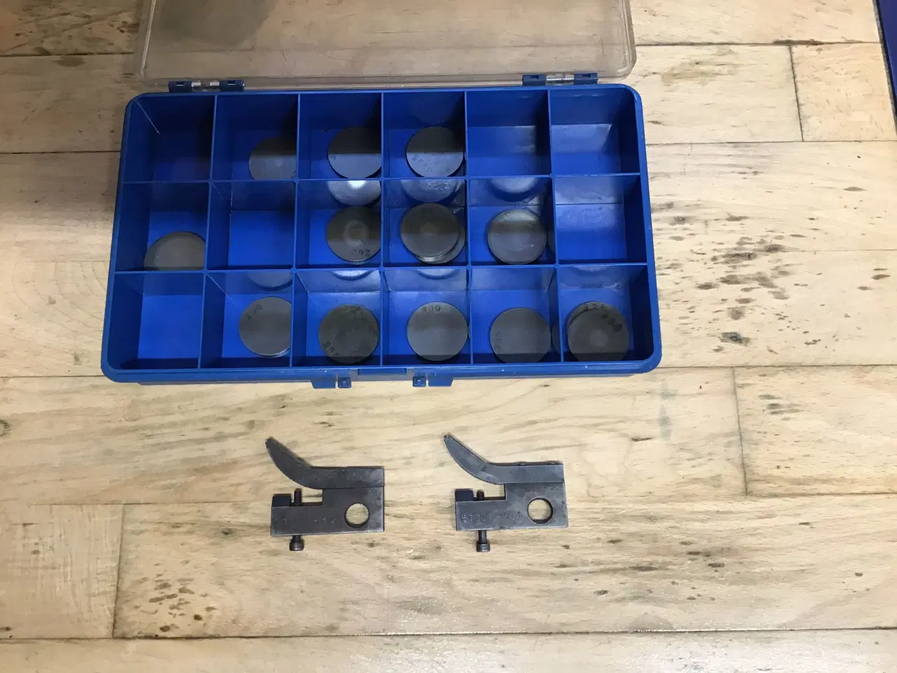 Billede 1 - Kawasaki Z 750 ventilshims og to stk værktøj