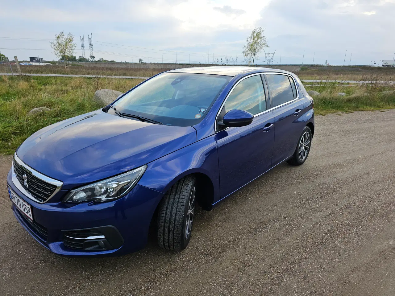 Billede 2 - 1,6 BlueHDi 120 Allure Sky 5d, km 154000, blå