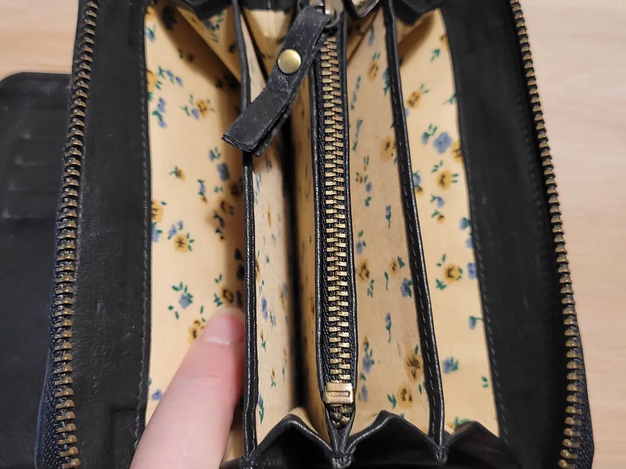 Billede 4 - Punge i læder lille handy/ stor og rummelig