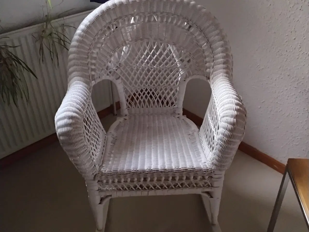 Billede 4 - Hvid vintage rattan gyngestol med smuk flet 