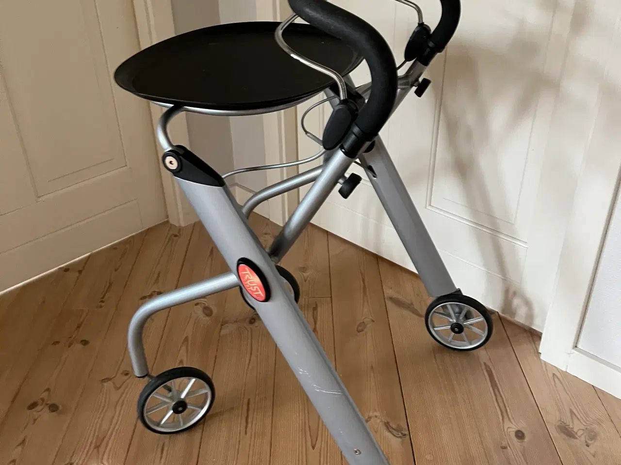 Billede 1 - Elegant indendørs rollator