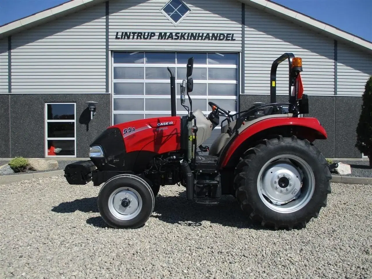 Billede 1 - Case IH Farmall 55A Dansk demo traktor med kun 29timer. Med vendegear på.