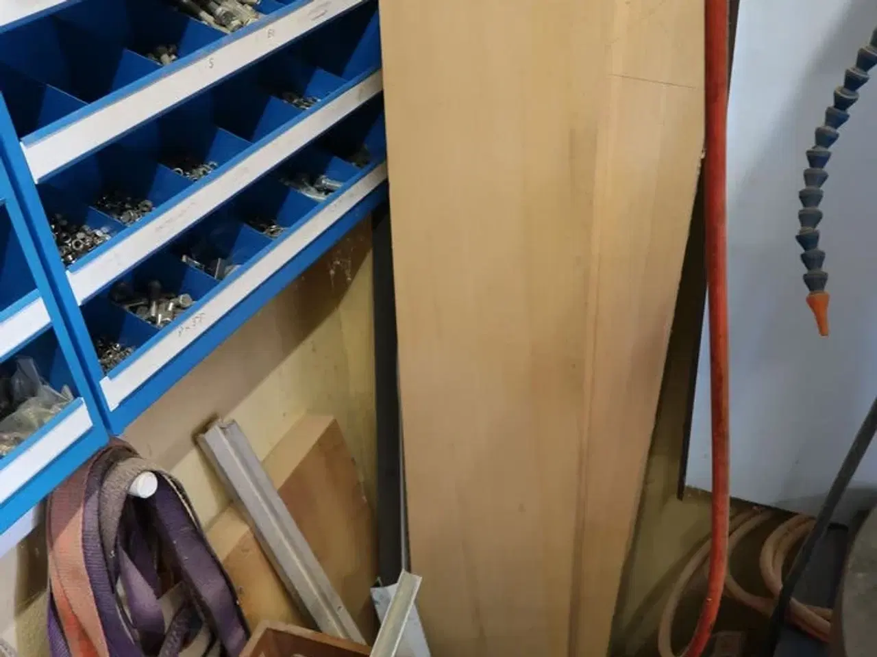 Billede 7 - Løftekrog, sandpapir m.m.