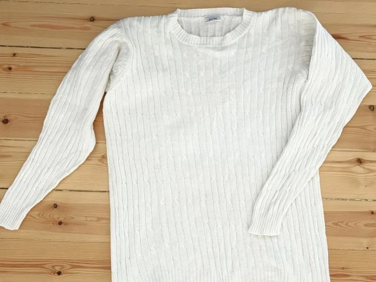 Billede 2 - Tennis-sweater med snoninger. Str. 46-48.