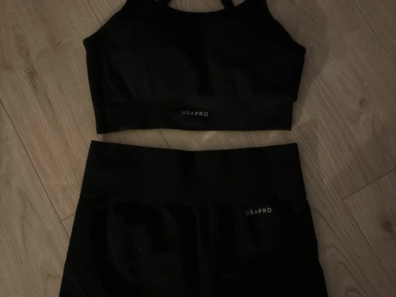 Billede 1 - Træningstøj fra USAPRO sælges
