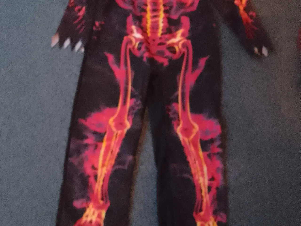 Billede 1 - Stellet kostume  Str 140