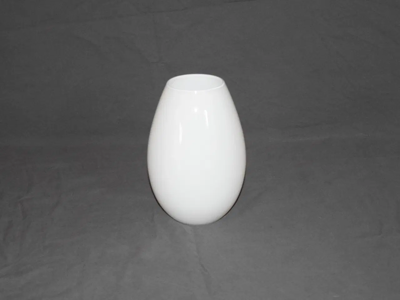 Billede 1 - To hvide Holmegaard Cocoon vaser