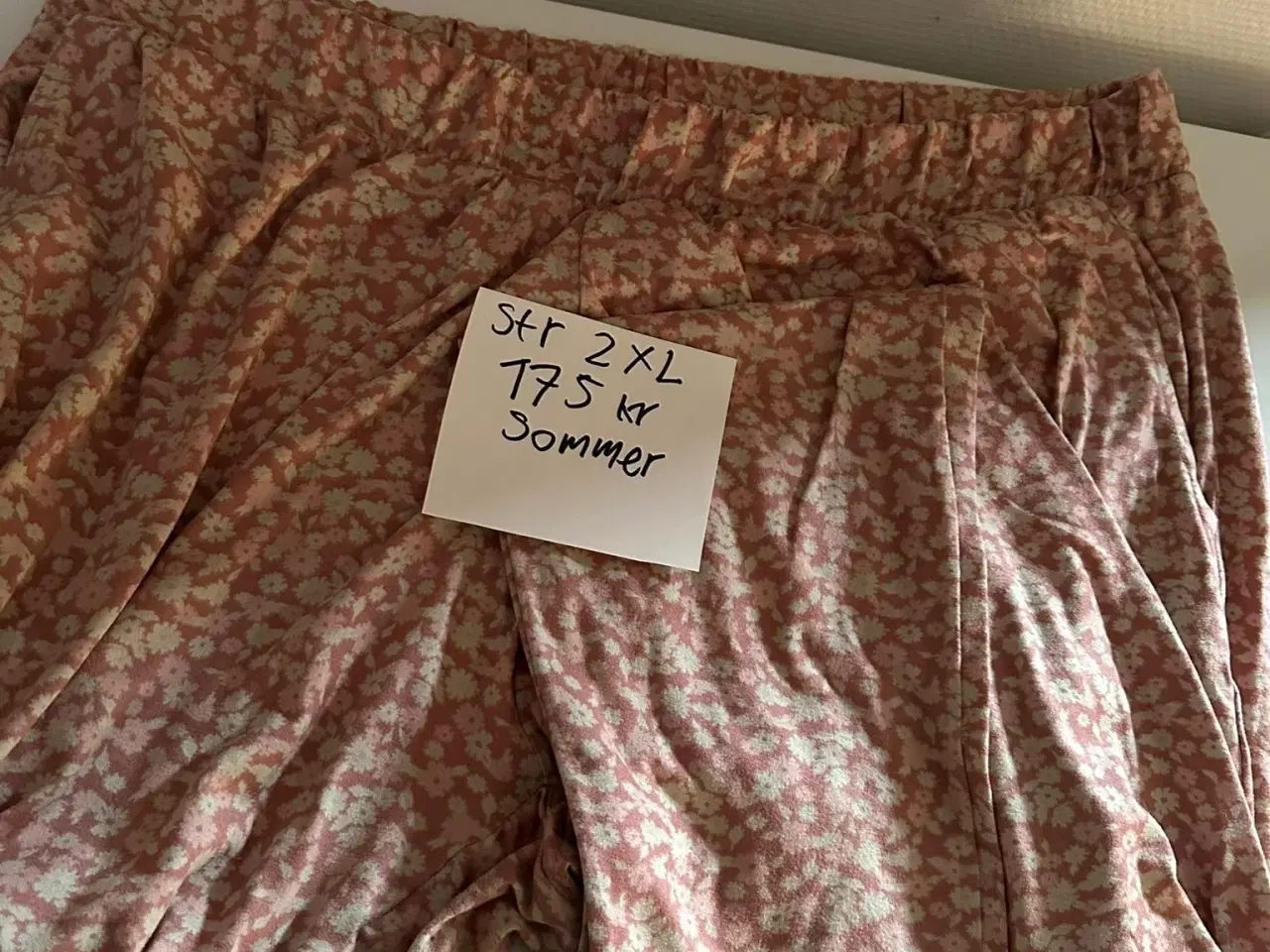 Billede 3 - kvinde sommer bukser str 2 XL