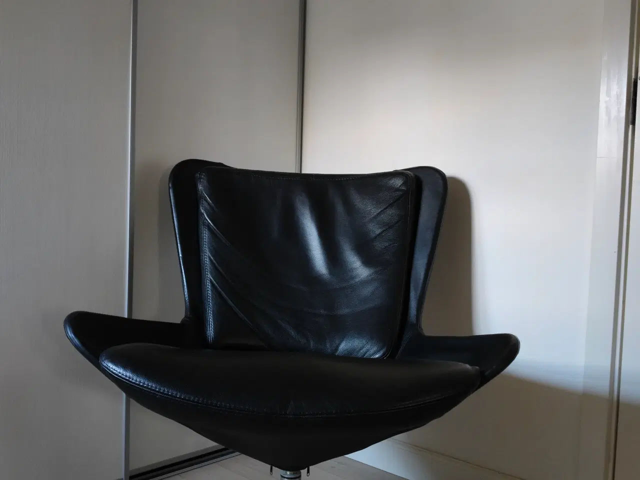 Billede 5 - Lænestol i sort læder