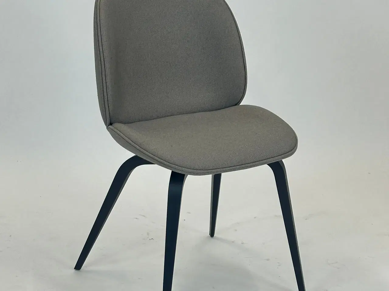 Billede 1 - GUBI | Beetle Chair (Lysegrå)