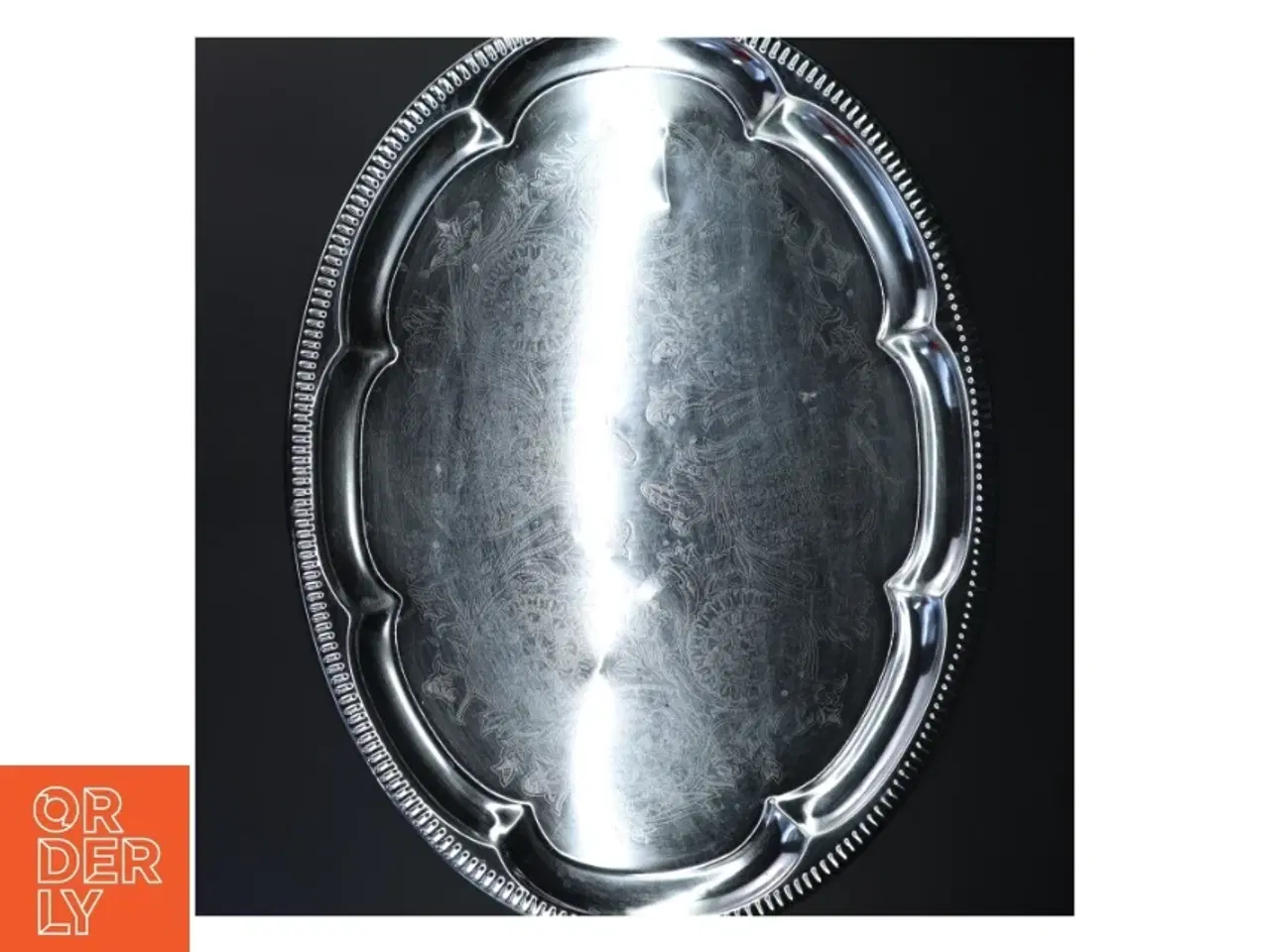 Billede 2 - Sølvfarvet ovalt serveringsfad (str. 44 x. 34 cm)