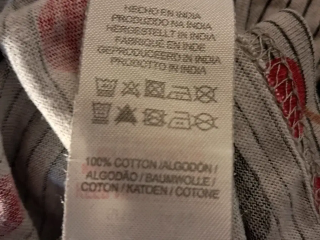 Billede 6 - Disney str. M t-shirt