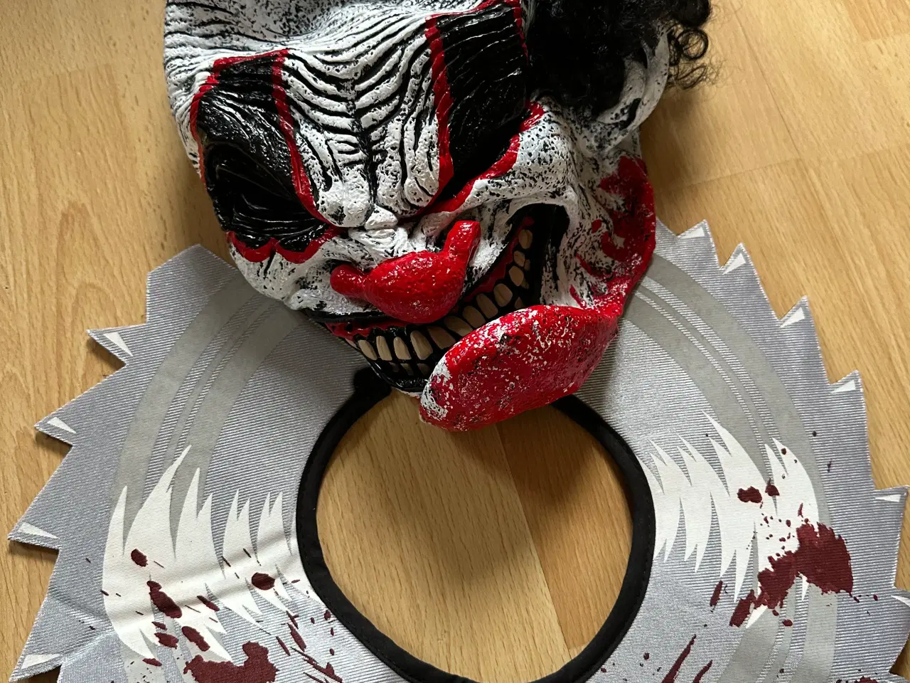 Billede 1 - Udklædnings dragt og maske brugt en gang 