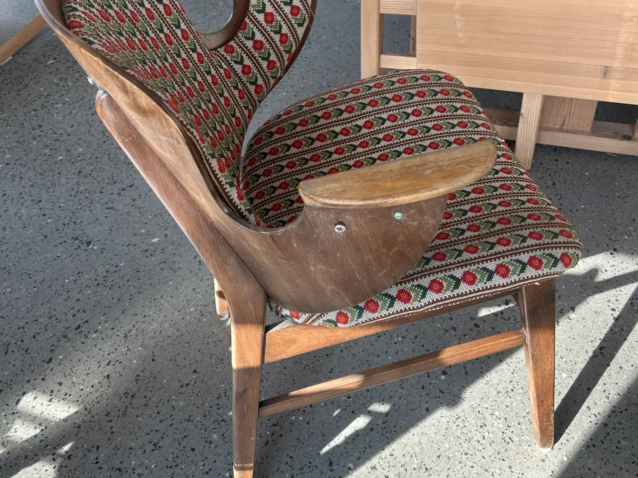 Billede 2 - Stol med brodering