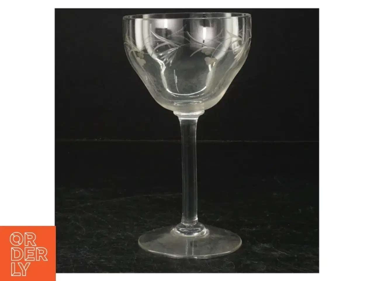 Billede 2 - Graverede vinglas (str. 16 cm. og. 15 cm. og. 12 cm)