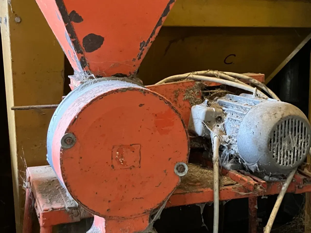 Billede 1 - - - - - - - kornkværn