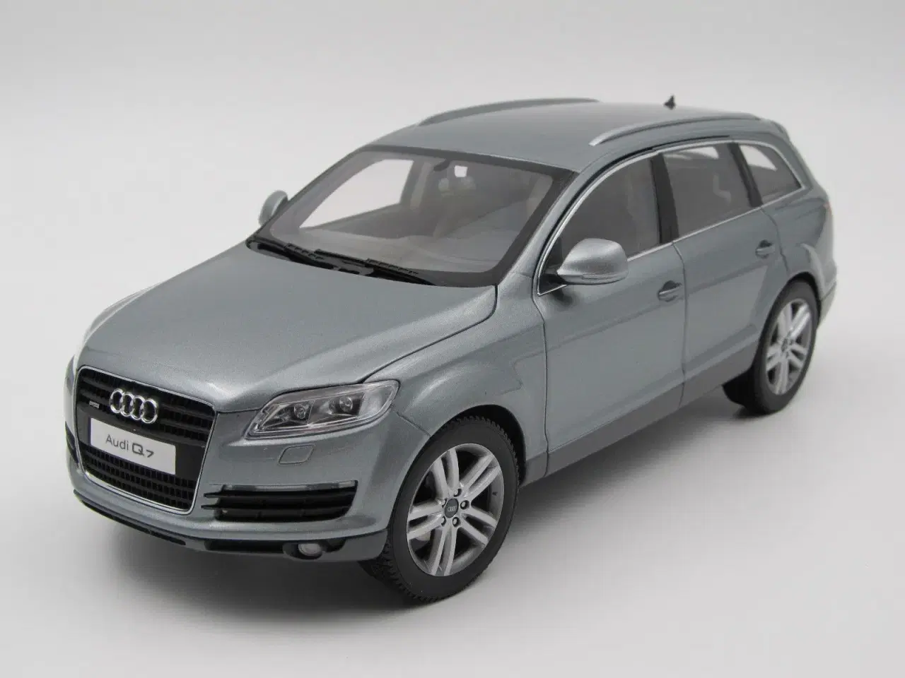 Billede 1 - 2006 Audi Q7 1:18  