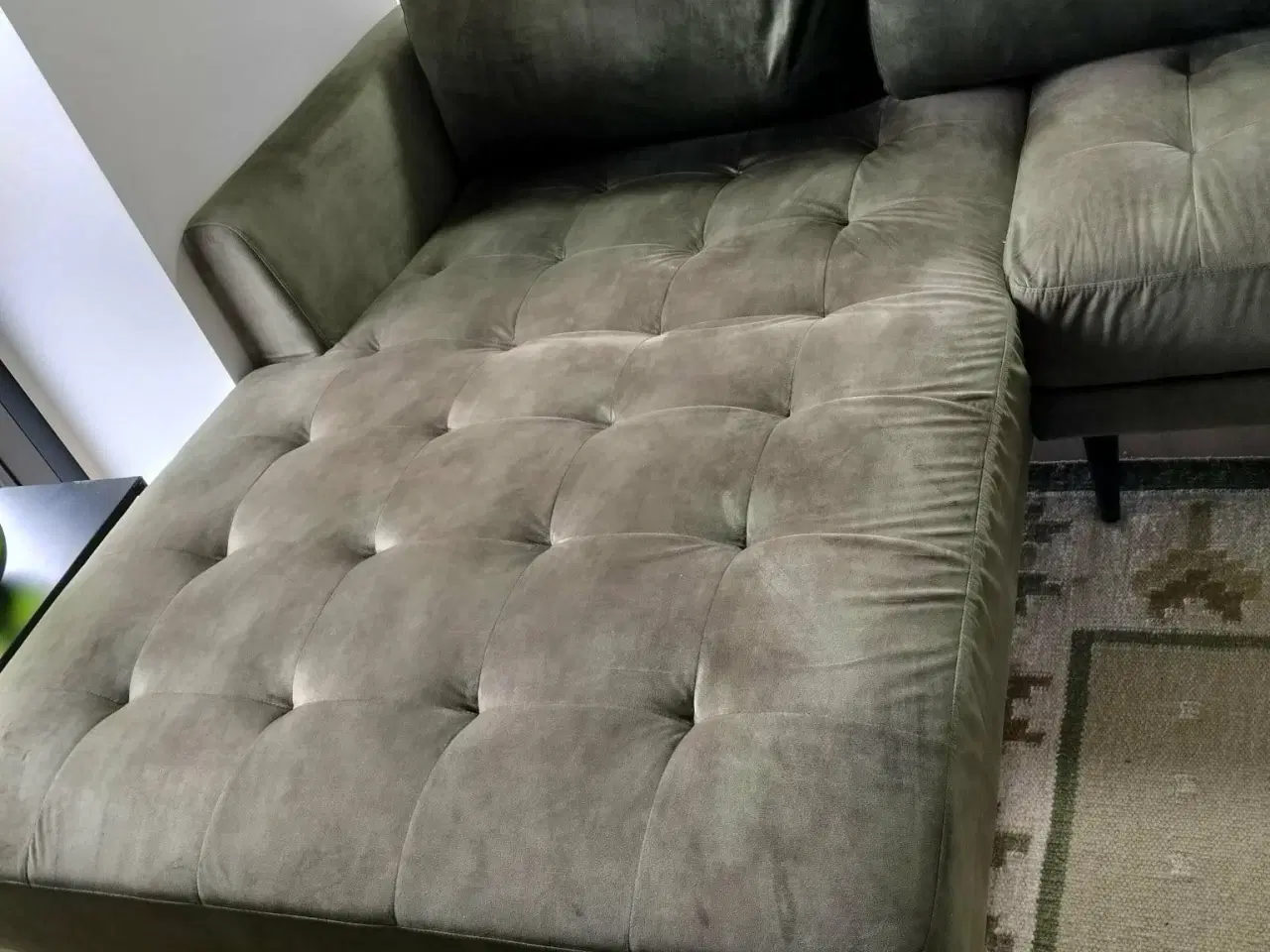 Billede 3 - Sofa m/chaiselong samt Øreklapstol m/skammel