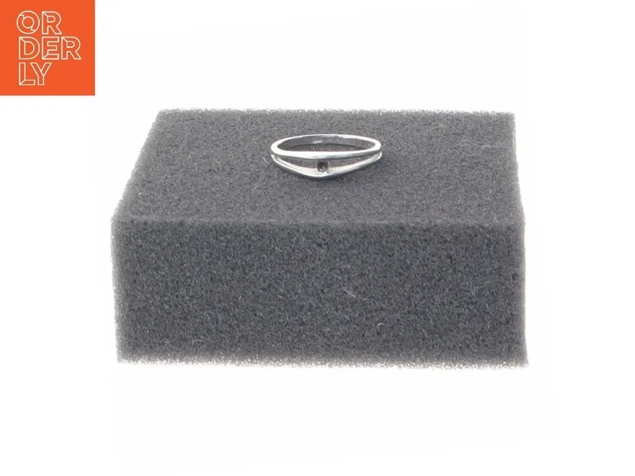 Billede 2 - Sølvring med enkel sten