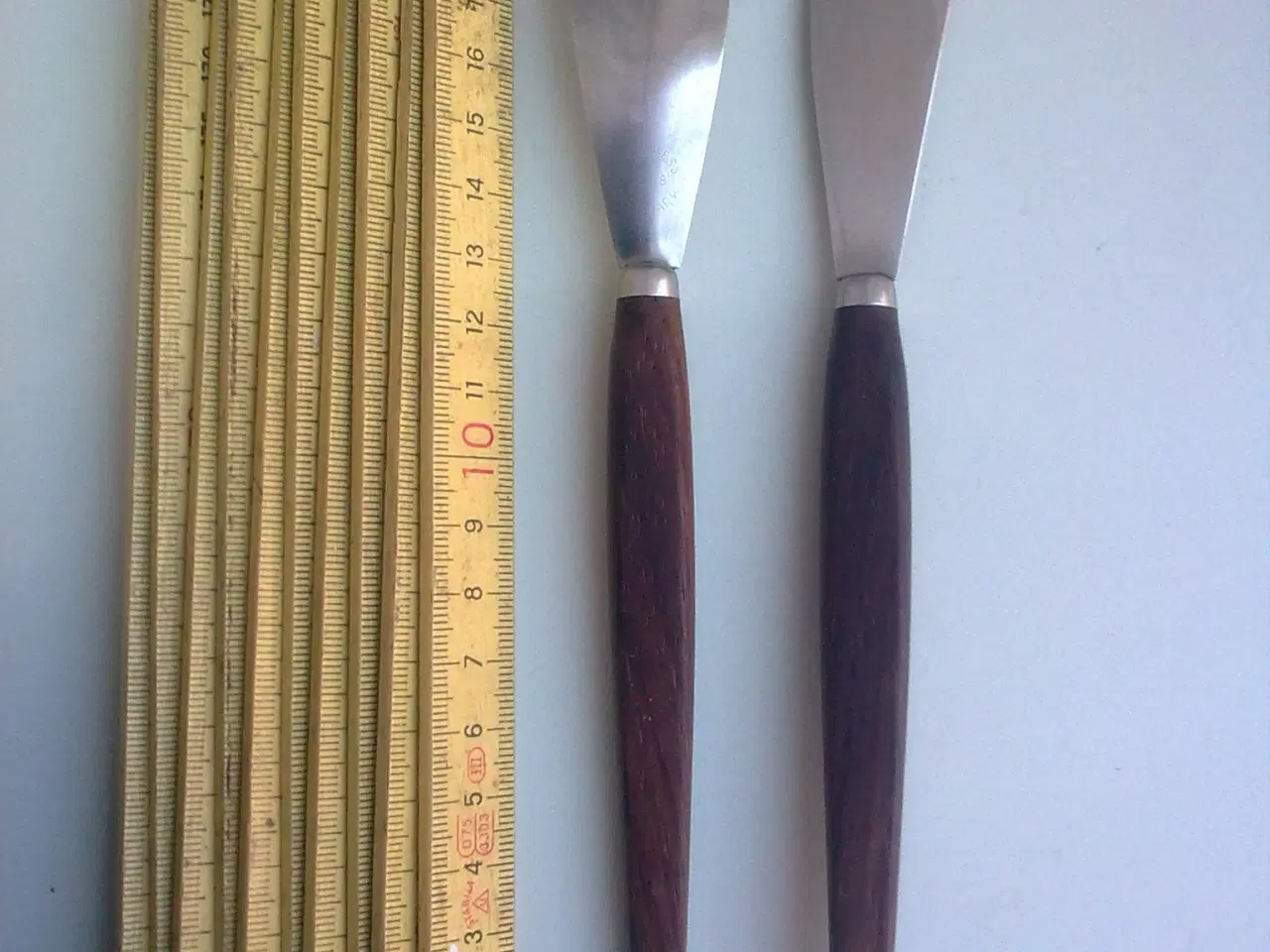 Billede 12 - Tredelt rustfri stål DANSK Design m teak bestik