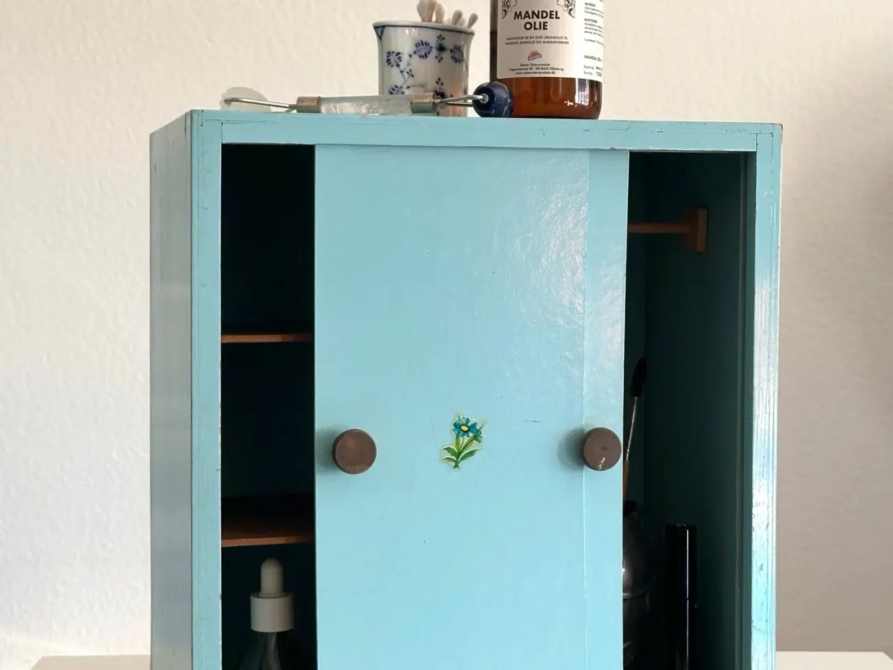 Billede 1 - Vintage dukkeskab m 2 låger