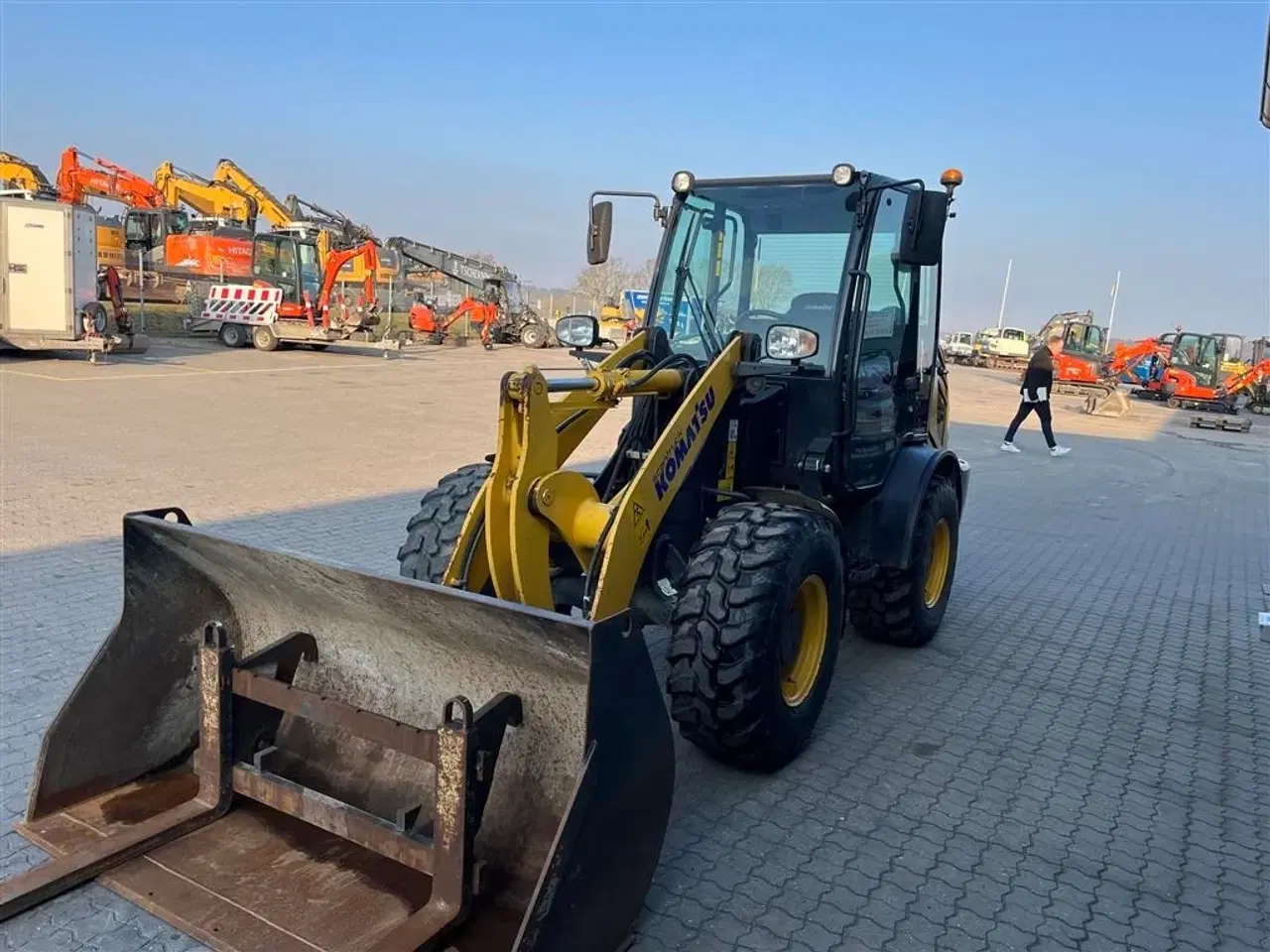 Billede 4 - Komatsu WA 70 M-8E0 med skovl og gafler