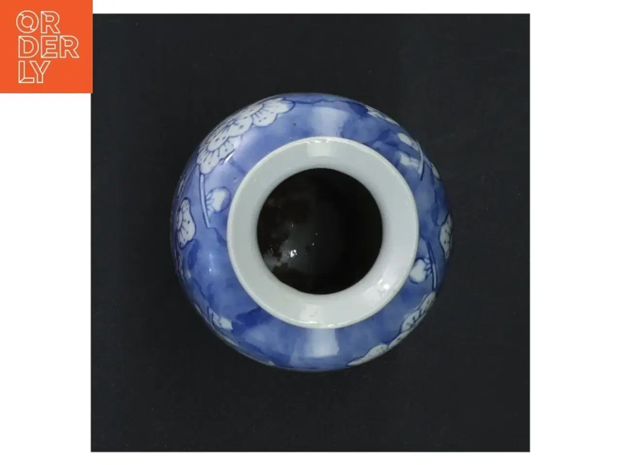 Billede 2 - Blå og hvid porcelænsvase (str. 15 x 7 cm)