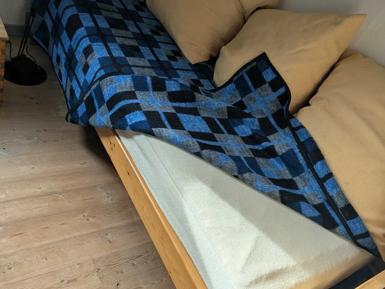 Billede 2 - Seng med madras