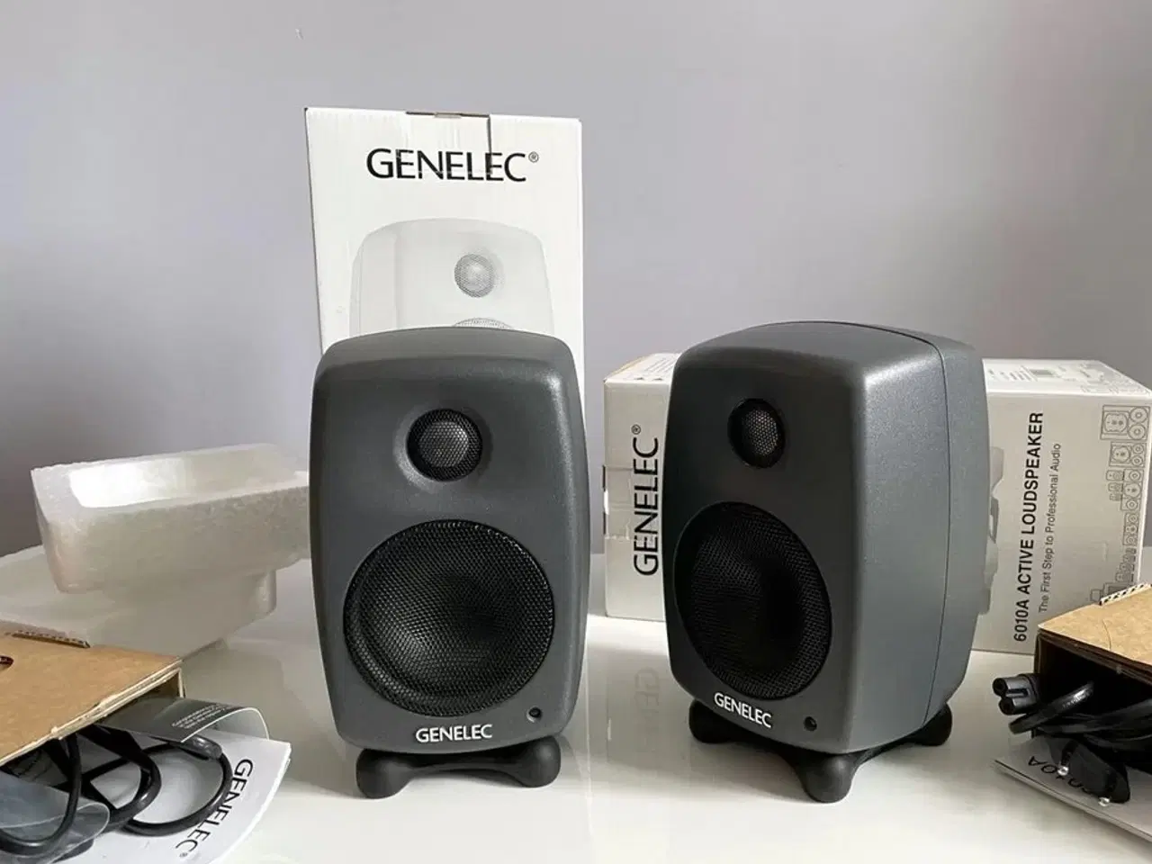 Billede 3 -  Genelec 6010A Pair of Active Speakers (2 pcs)