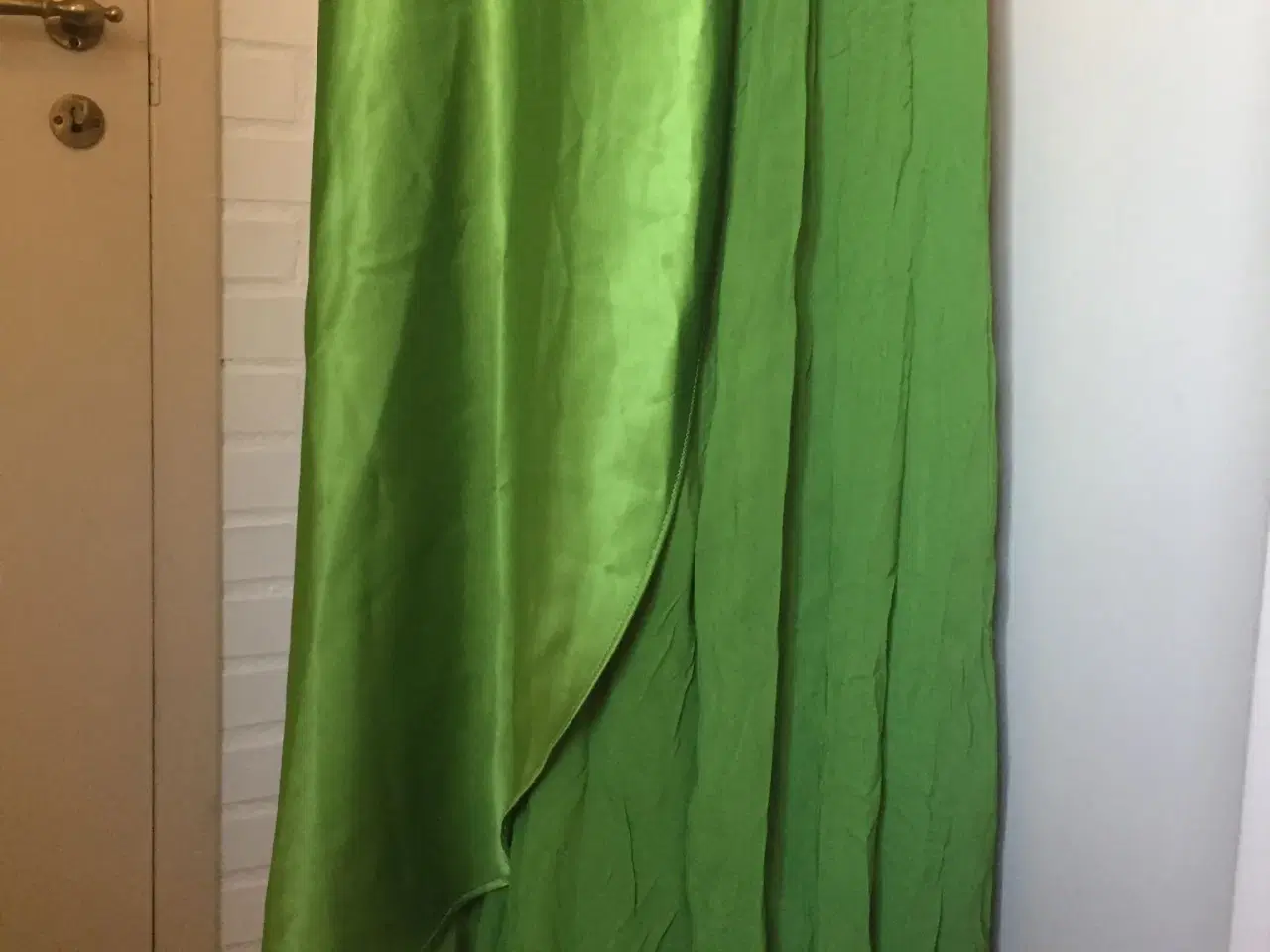 Billede 2 - Flot grøn lang kjole