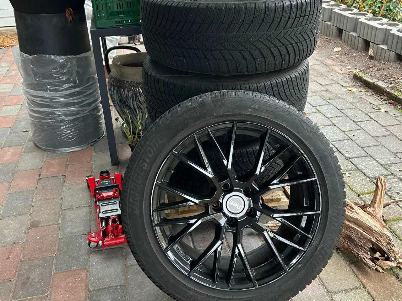 Billede 3 - Sorte alufælge med vinterdæk