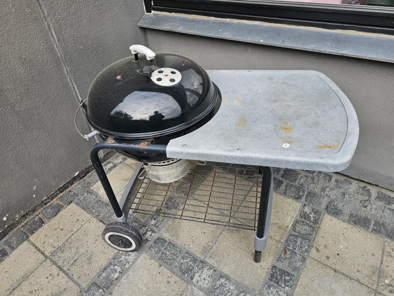 Billede 1 - Weber kuglegrill inkl. bord