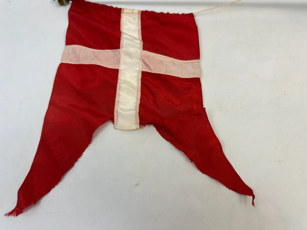 Billede 7 - Ældre messing dannebro / bordflag