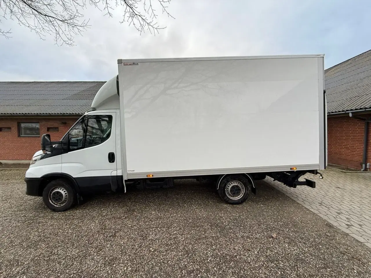 Billede 2 - Iveco Daily 2,3 35S14 Alukasse m/lift AG8