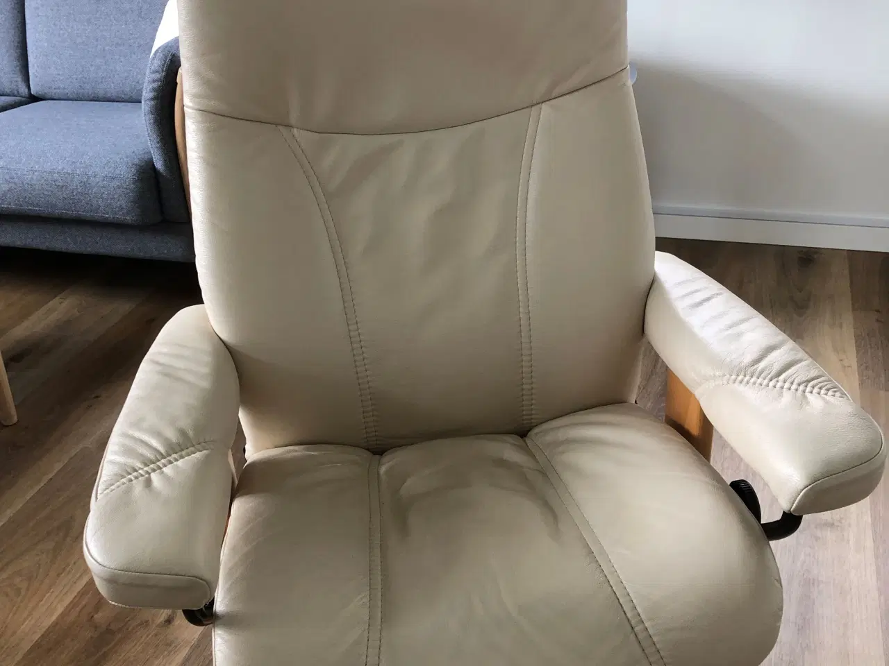 Billede 1 - 2 Stressless lænestole+1 fodskammel i creme læder