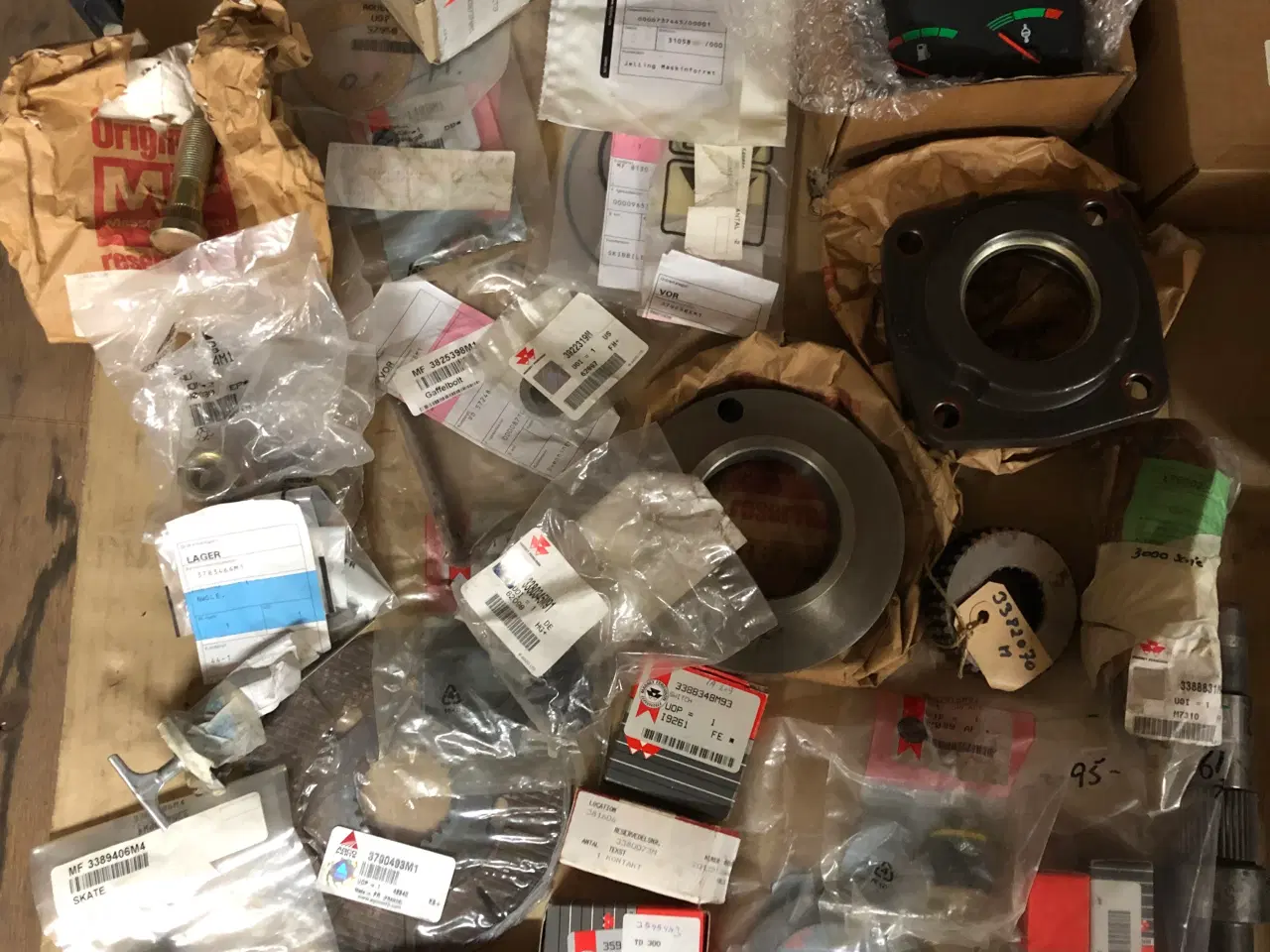 Billede 3 - Div nye originale dele til MF 3000serie